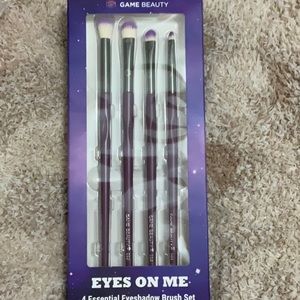 Game beauty eyes on me four essential eyeshadow brush set